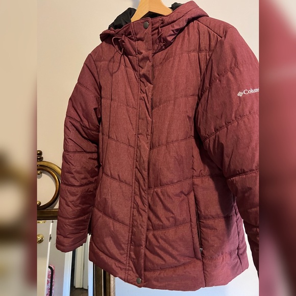 Columbia Jacket nice almost like new! Burgundy color! - Picture 7 of 7